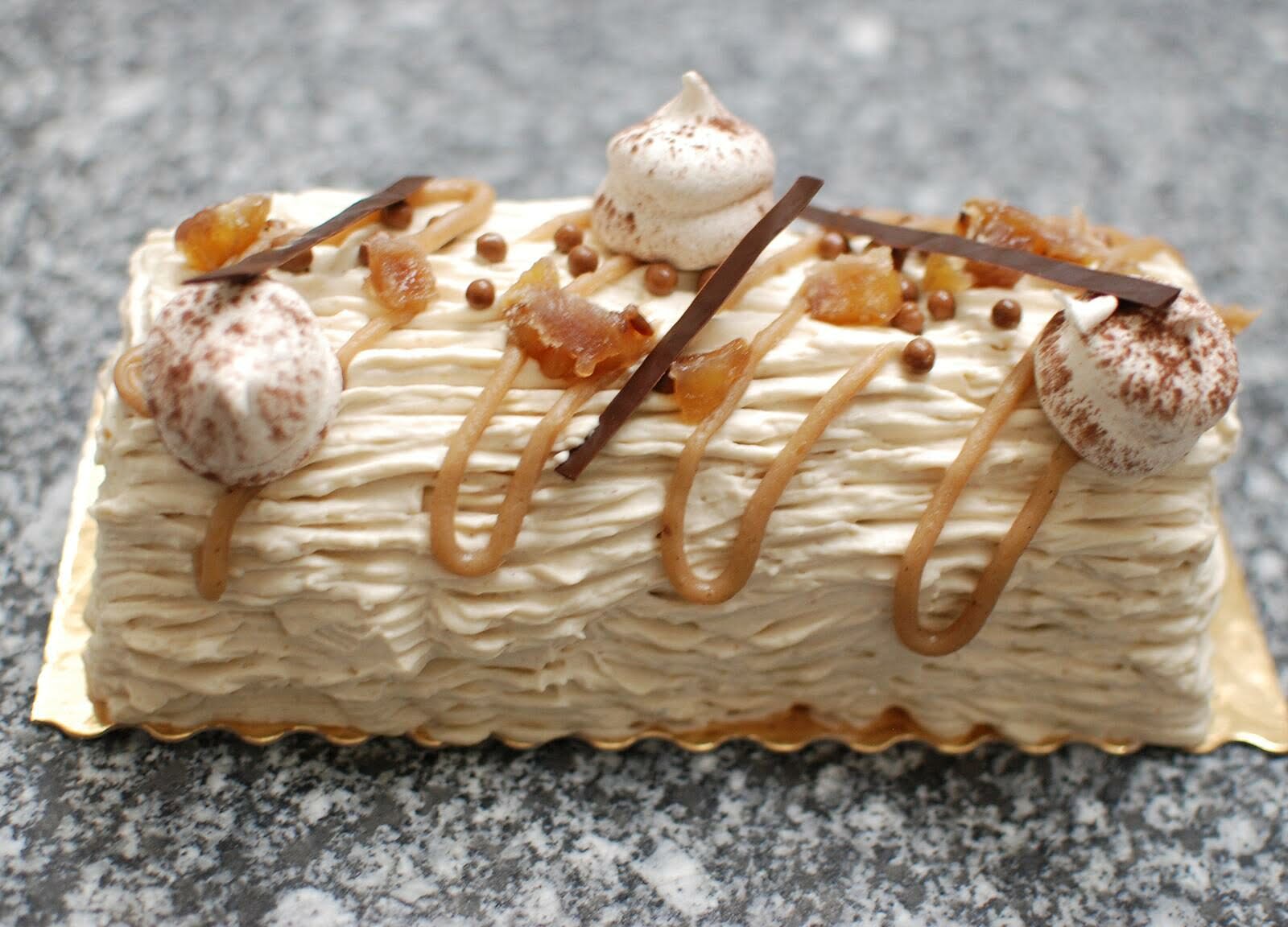 Bûche aux marrons glacés et mousse de marron